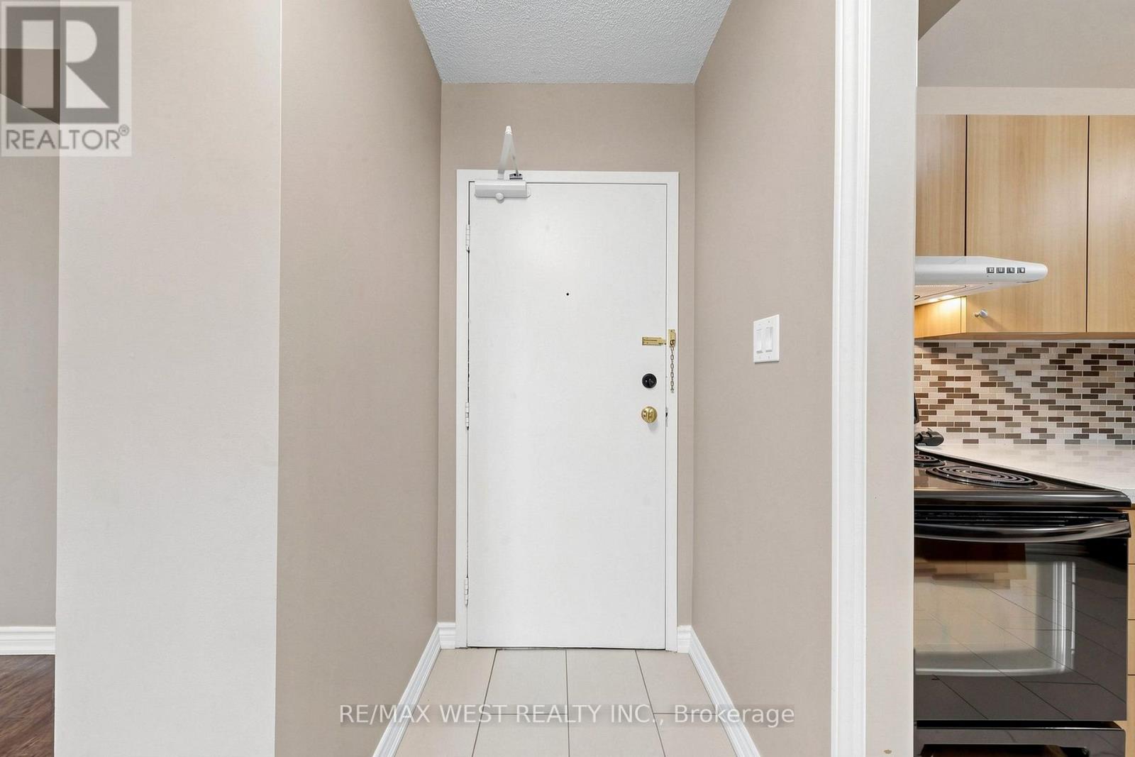 102- 370 Dixon Road, Toronto, ON photo 28