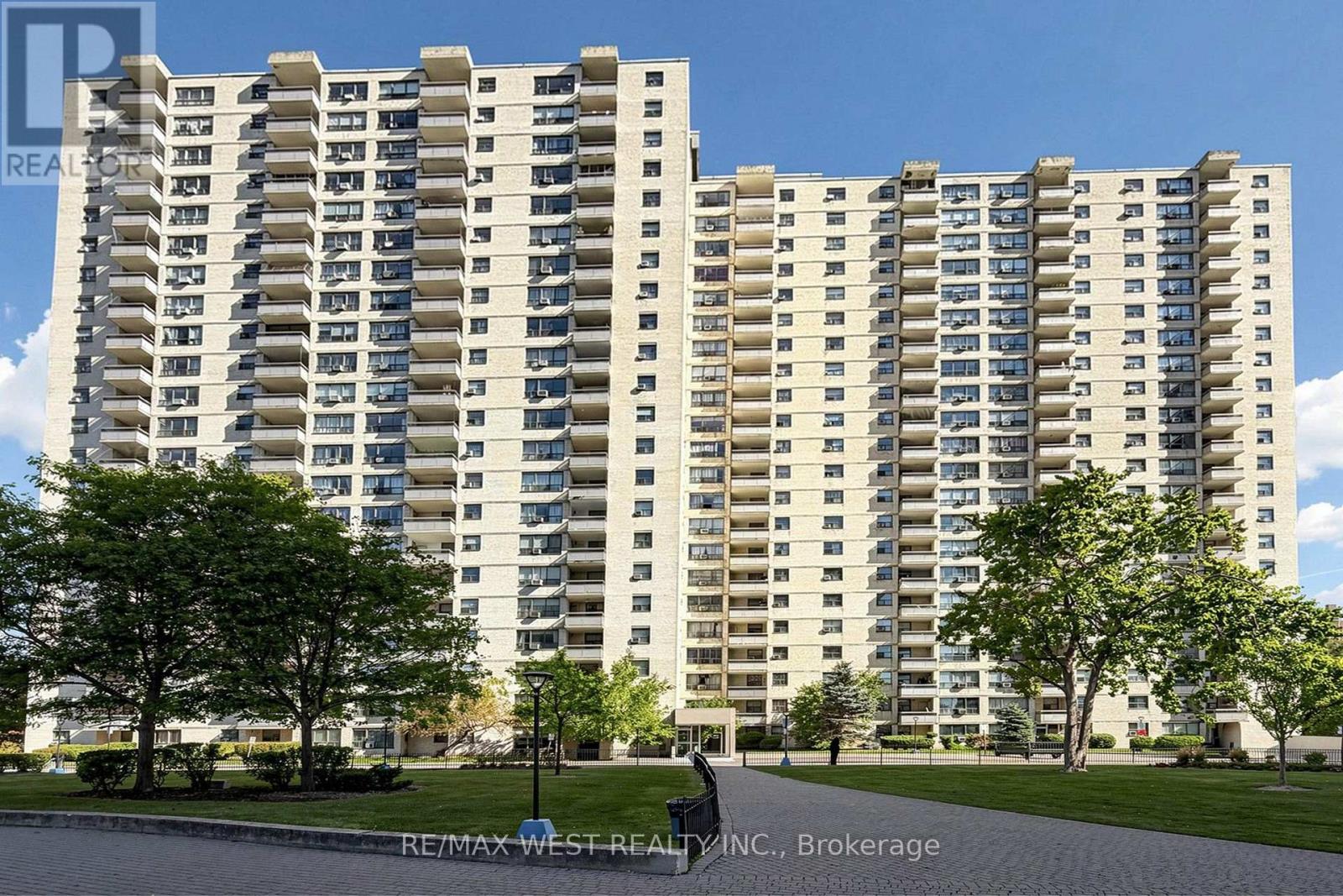 102- 370 Dixon Road, Toronto, ON photo 44