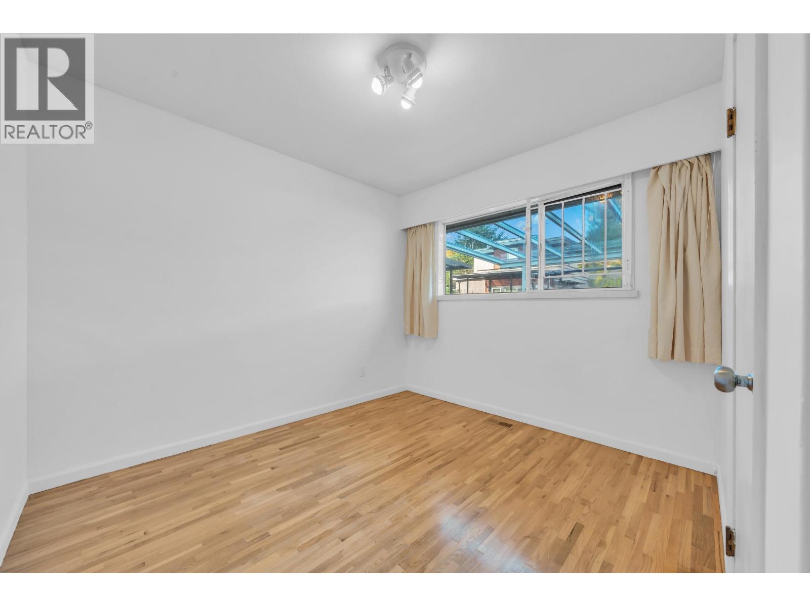 3631 WELLINGTON AVENUE, Vancouver - Image 1