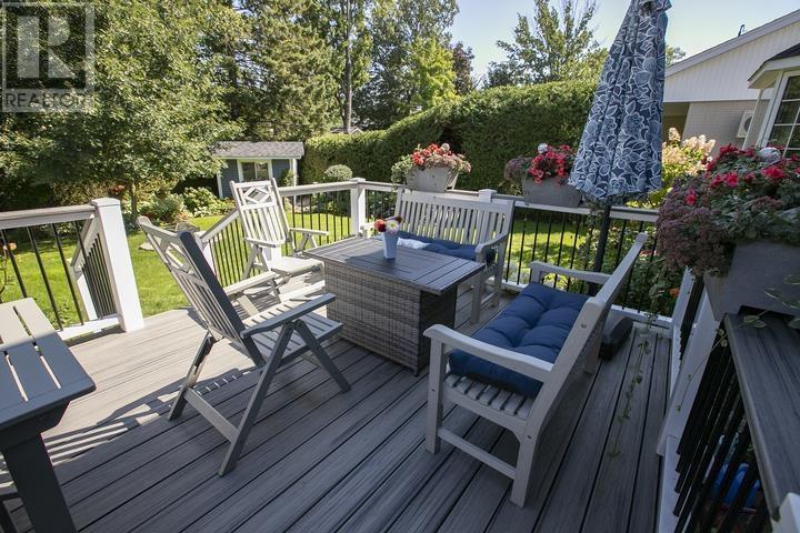 90 Florwin DR - 11