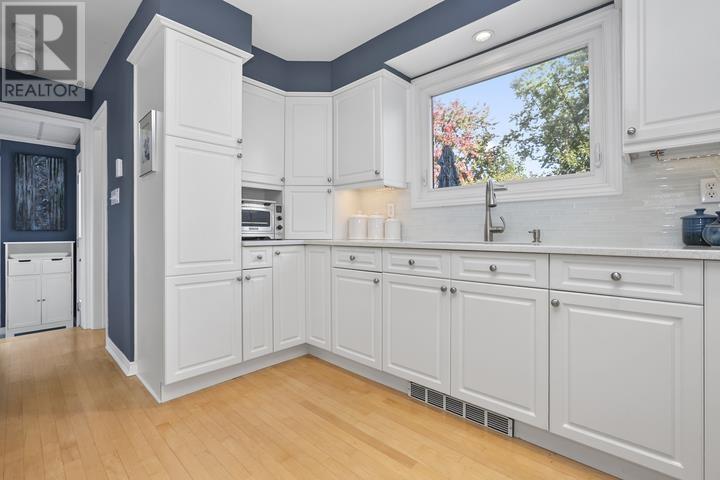 90 Florwin DR - 27