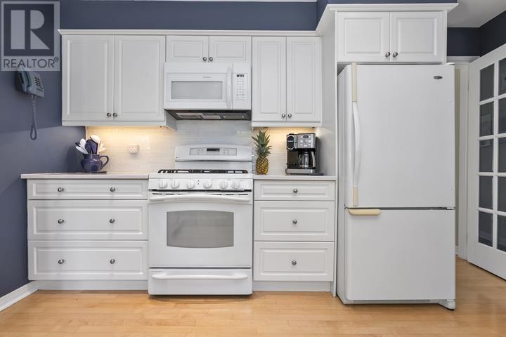90 Florwin DR - 28