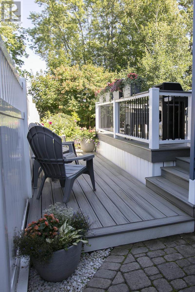 90 Florwin DR - 8