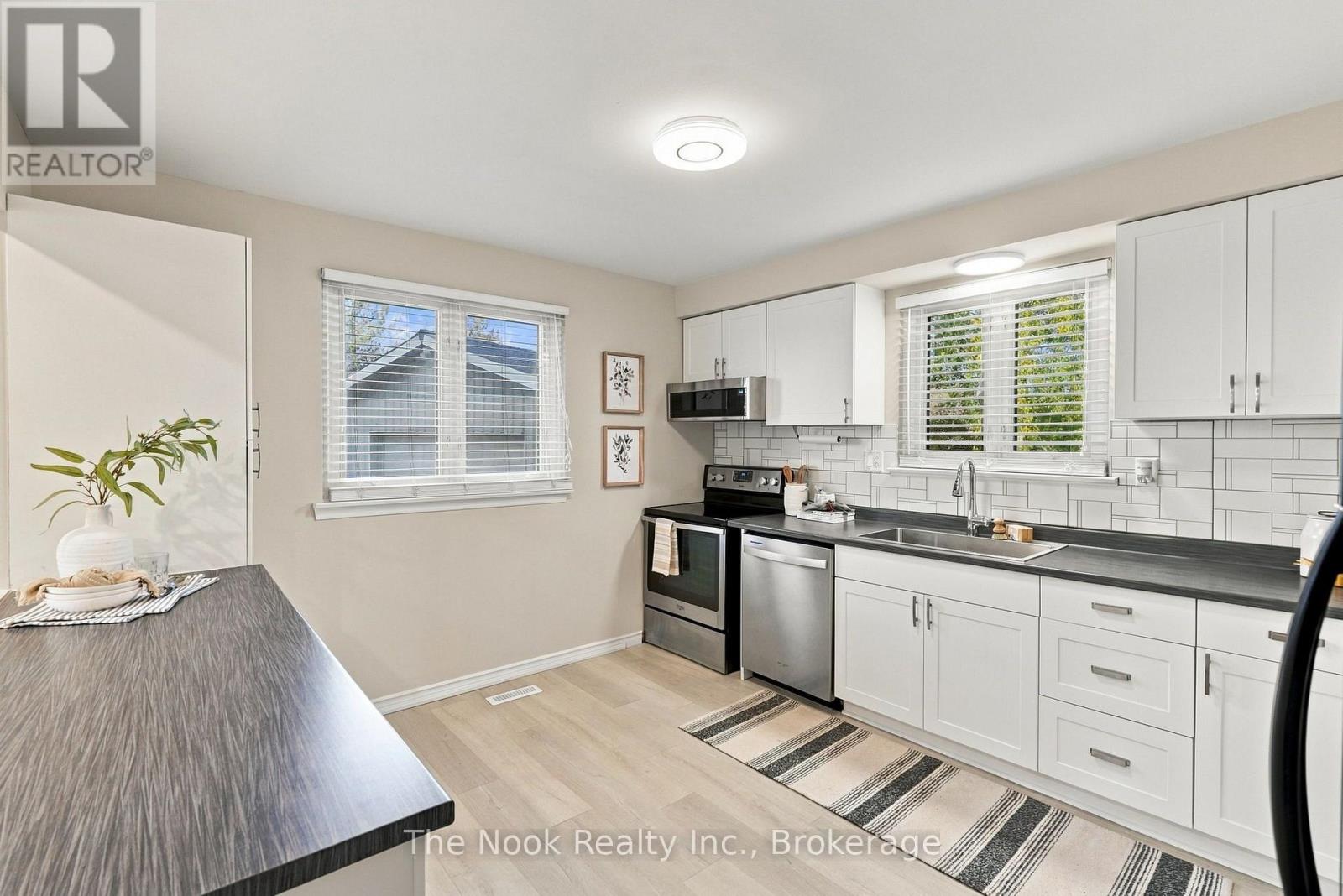 456 HARCOURT DRIVE - 18