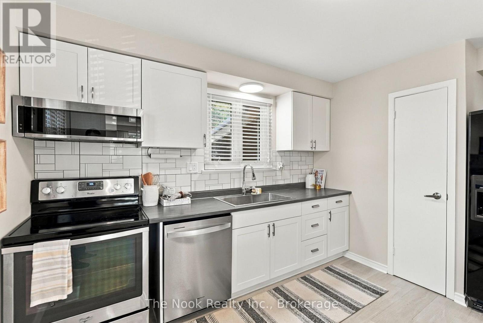 456 HARCOURT DRIVE - Image 19