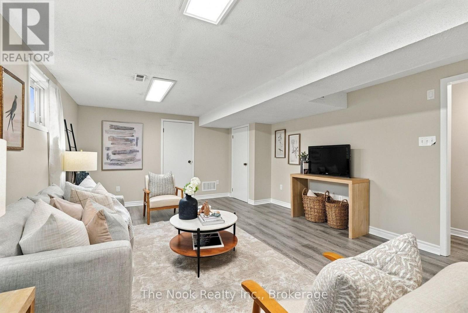 456 HARCOURT DRIVE - Image 35