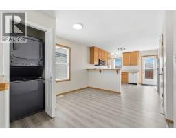 Living room/Dining room - 22 Lanterman Close, Red Deer, AB T4R3K3 Photo 11