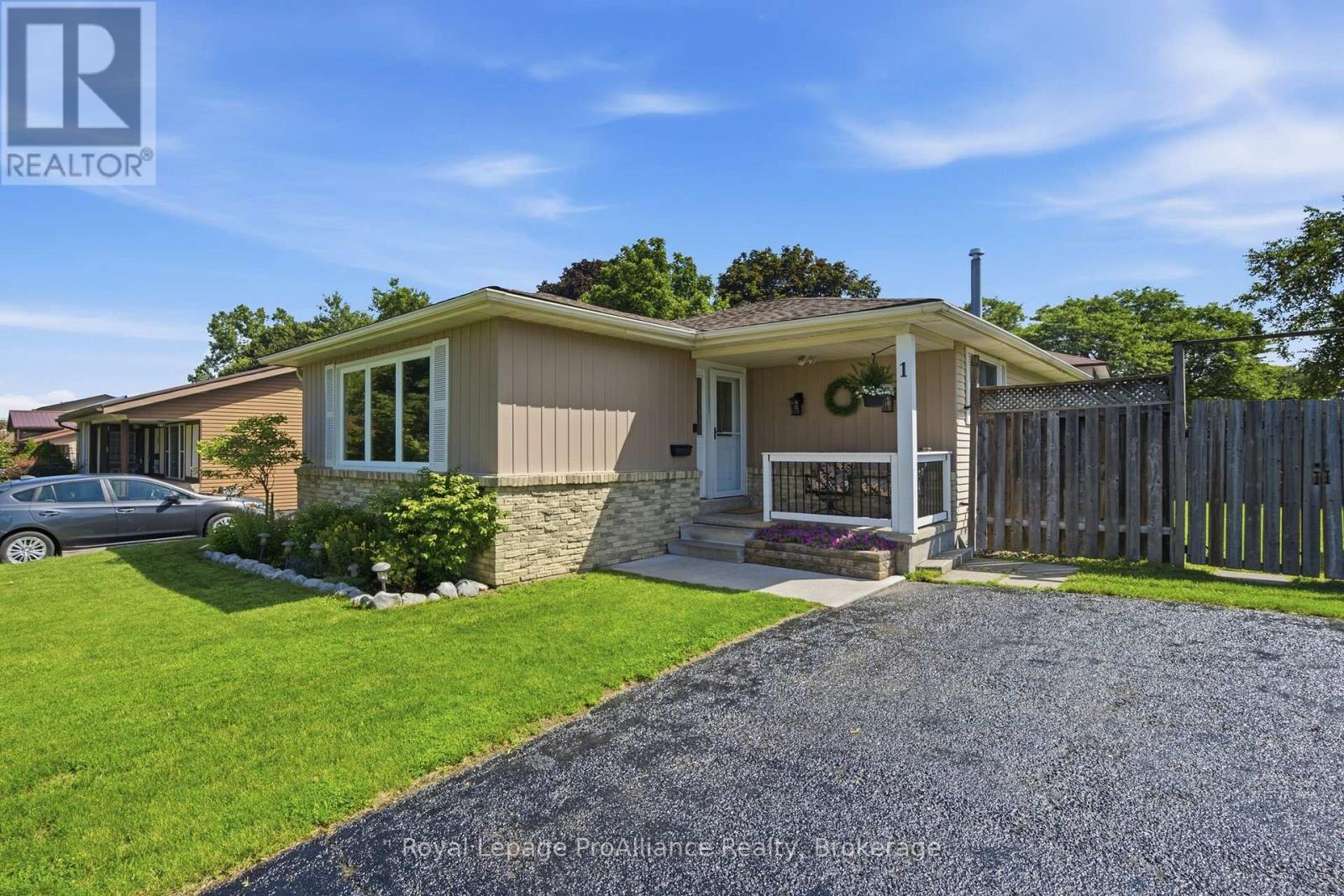 1 Alnet Drive, Belleville, ON photo 5
