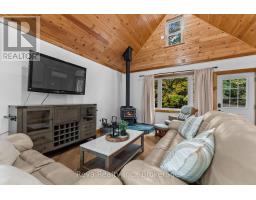 Primary Bedroom - 595 Old Diamond Lake Road, Hastings Highlands, ON K0L1C0 Photo 6