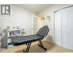 Den - 364 Osler Street, Regina, SK S4R1V6 Photo 11