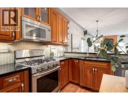 5pc Bathroom - 1527 18 Avenue Nw, Calgary, AB T2M0W9 Photo 8