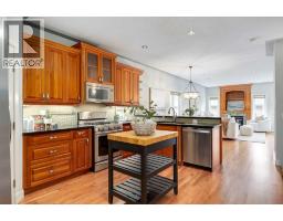 1527 18 Avenue NW - photo 5