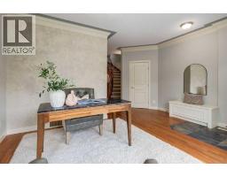 1527 18 Avenue NW - photo 4