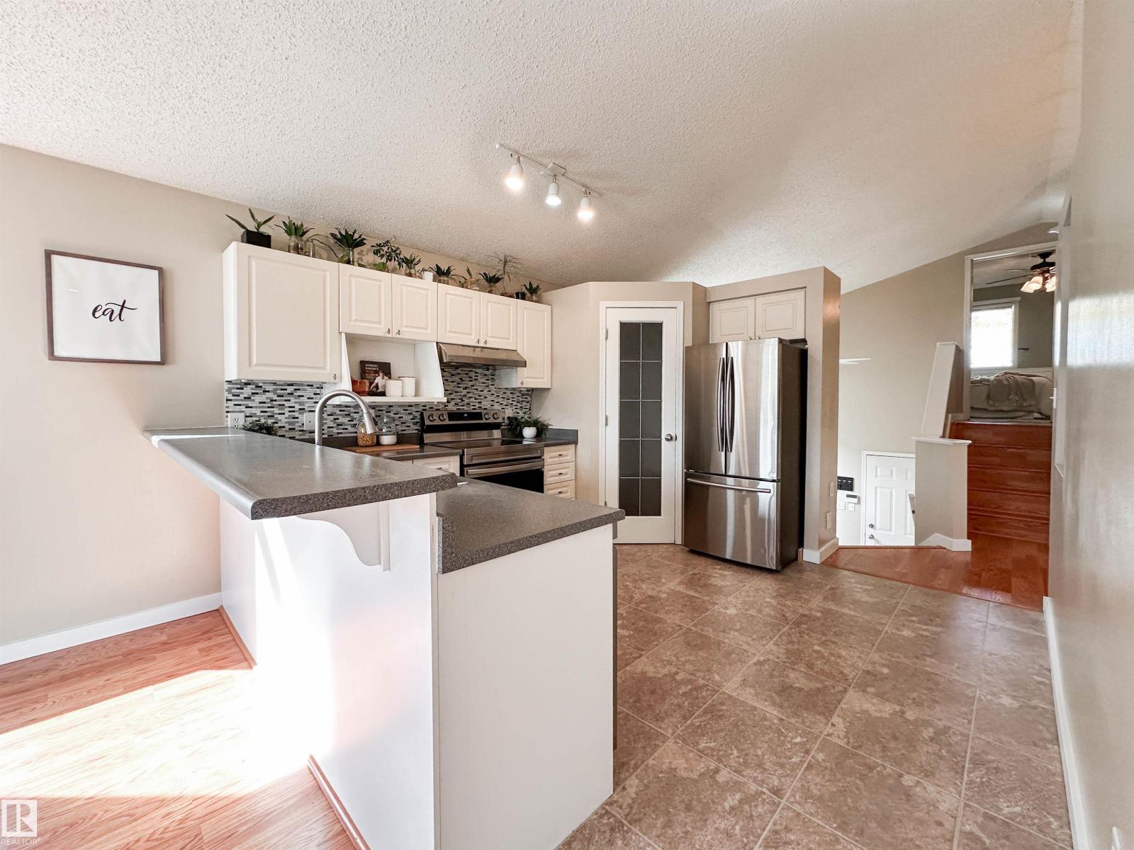168 HERITAGE DR - 9