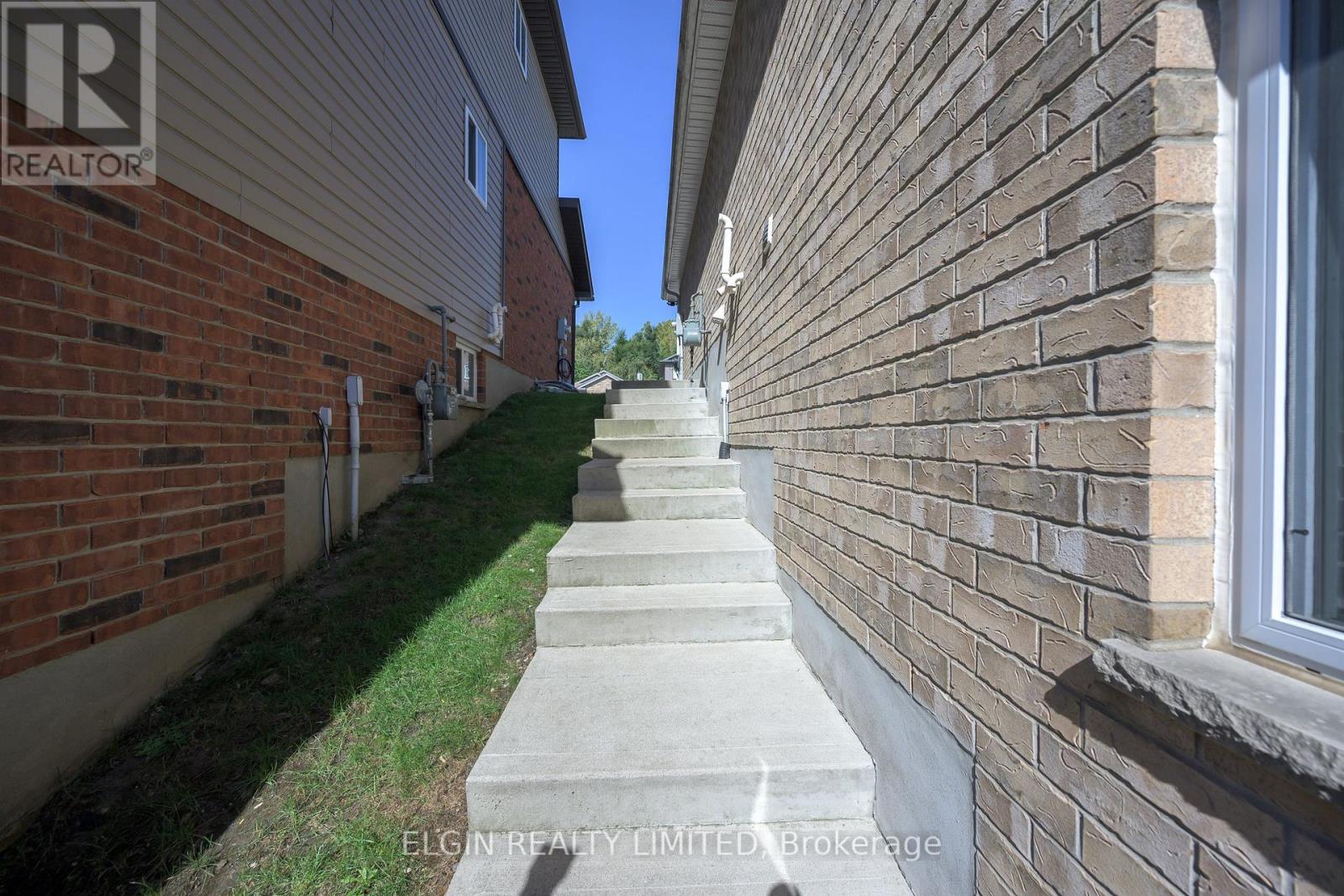 1969 FREDERICK CRESCENT - 31