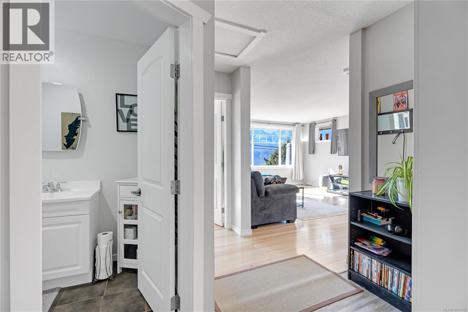 10579 Youbou Rd, Youbou - Image 1