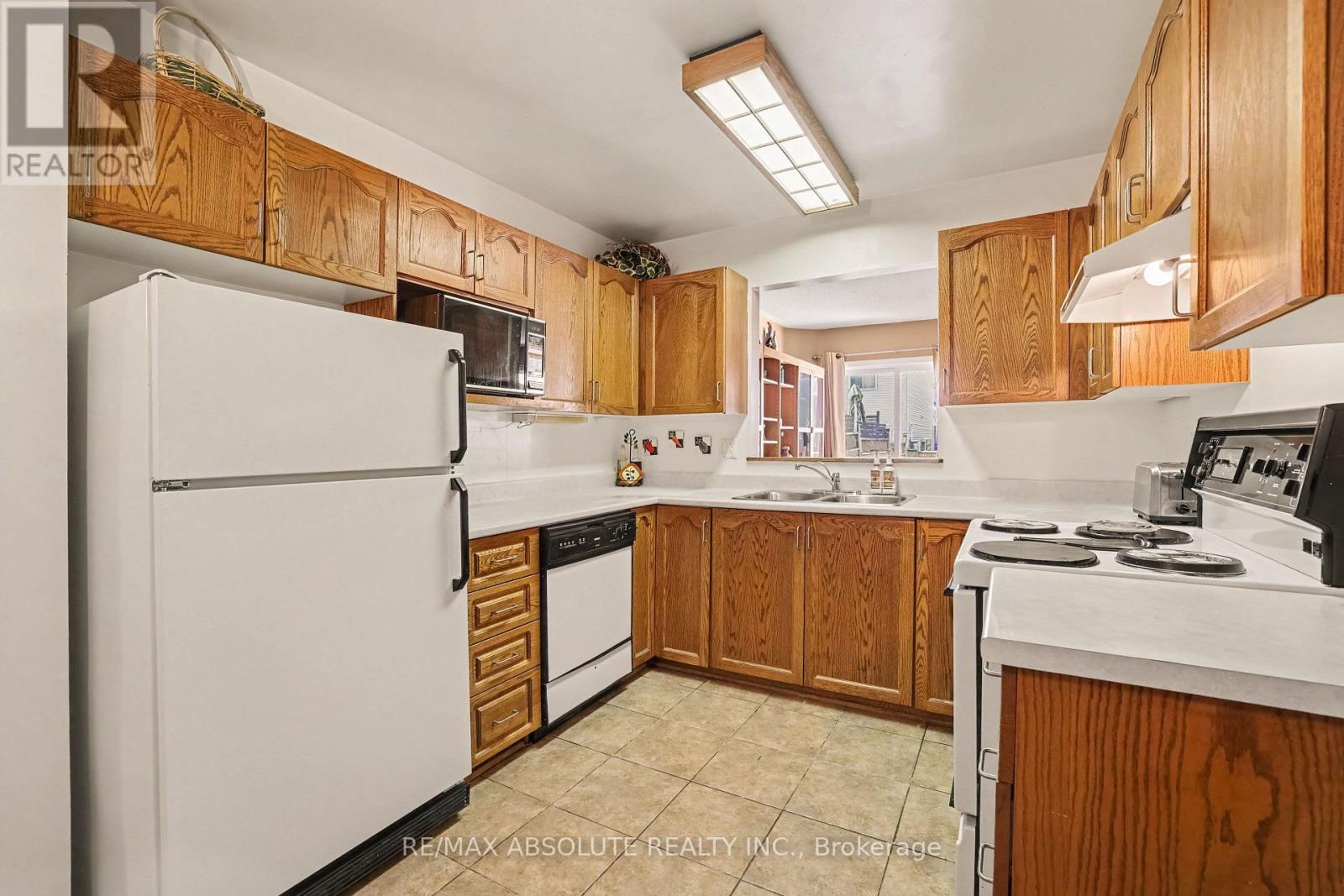 42 ROBLYN WAY - 10