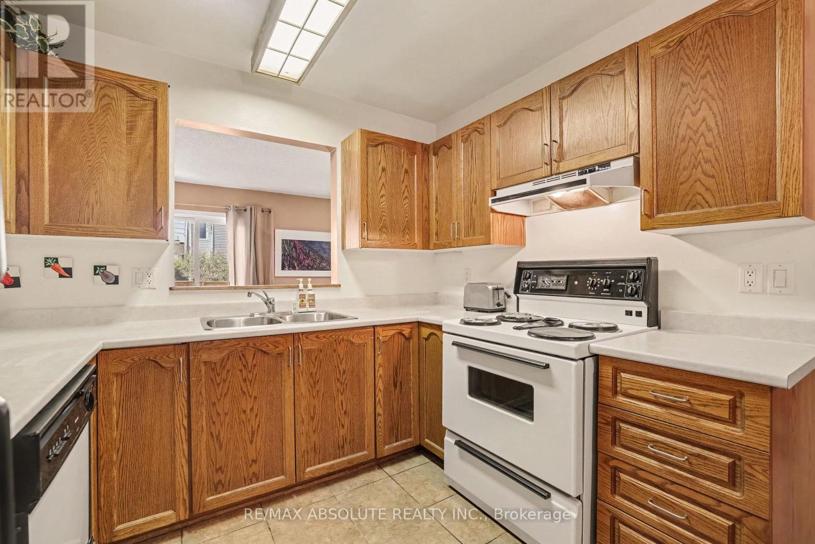 42 ROBLYN WAY - Image 11