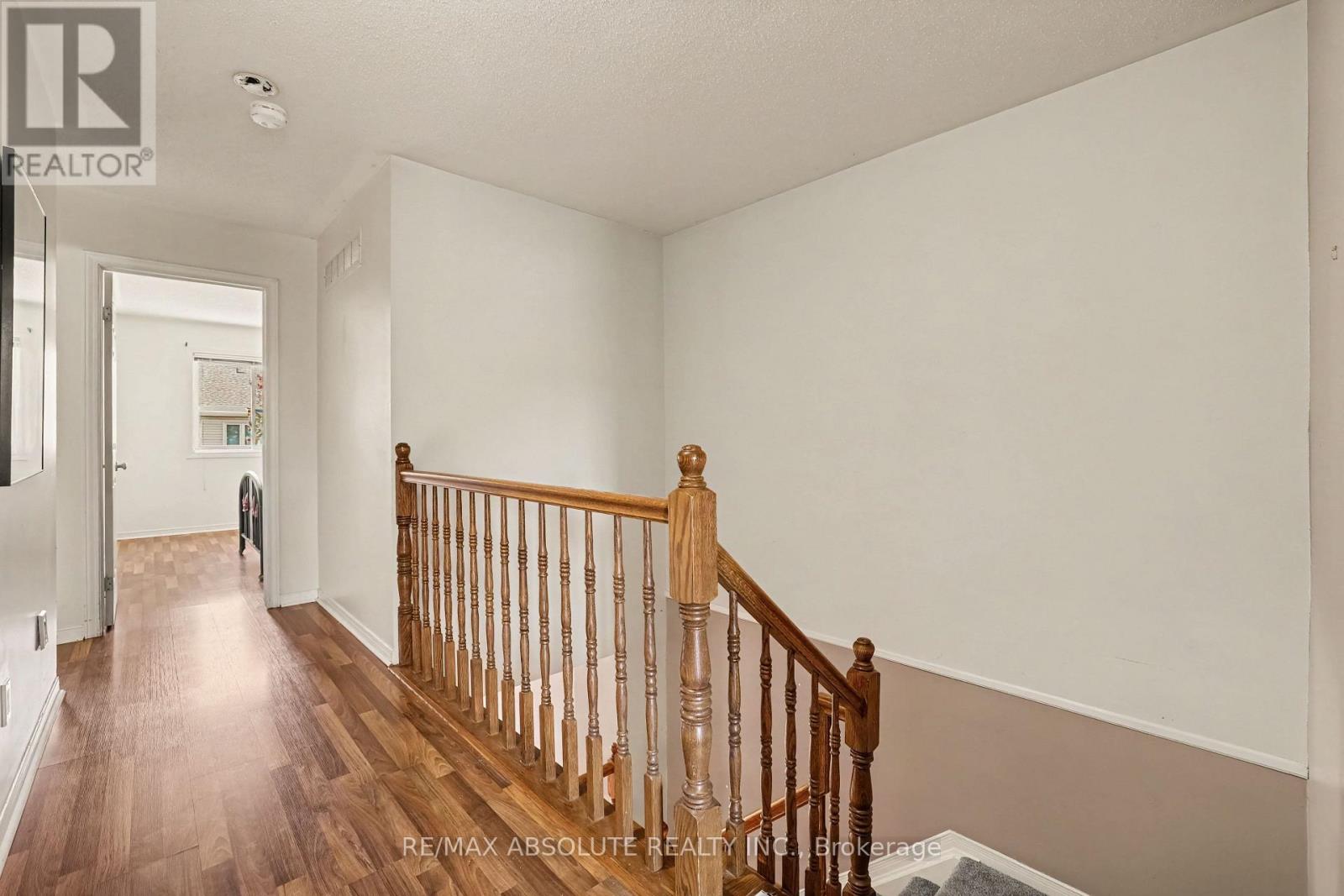 42 ROBLYN WAY - 16
