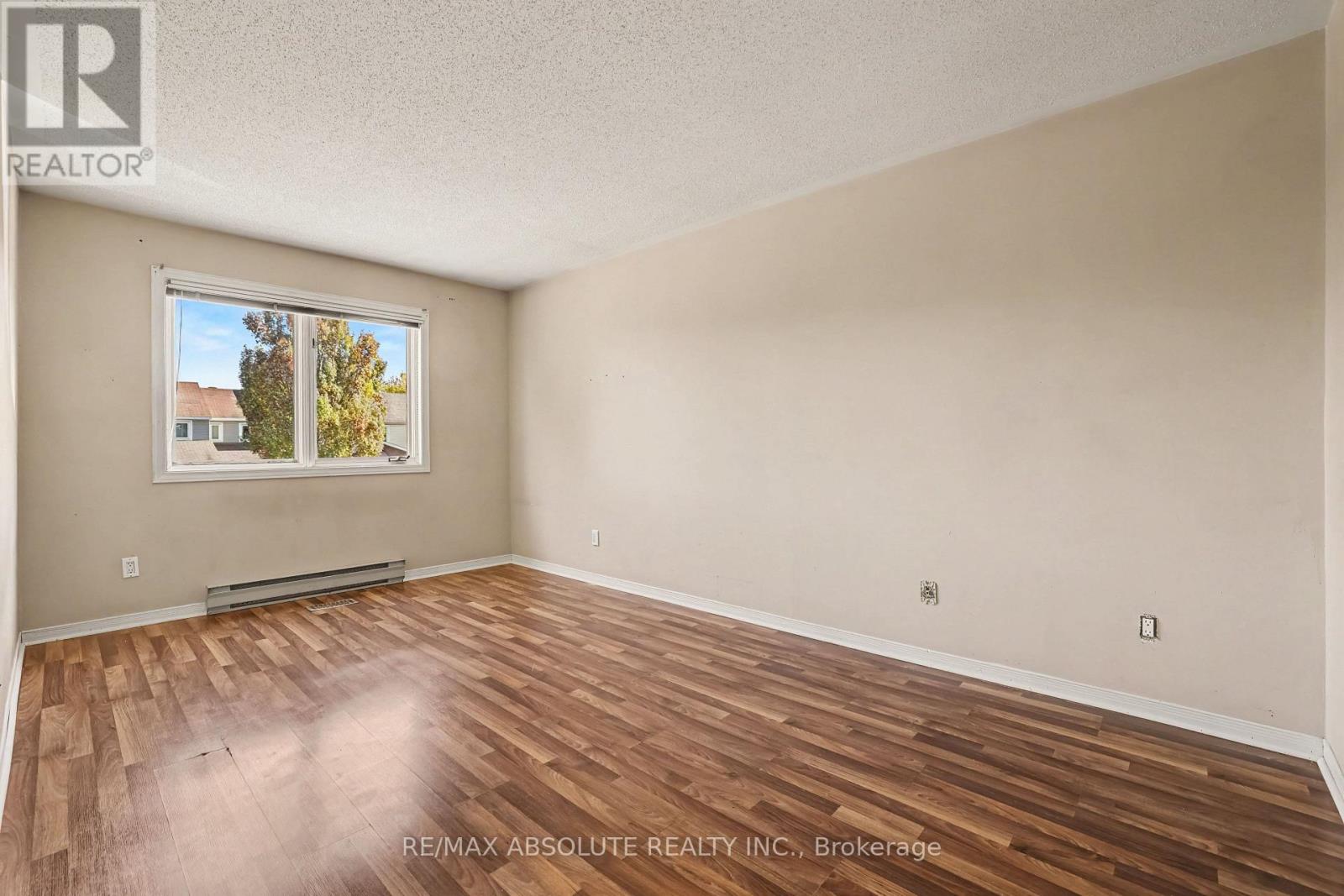 42 ROBLYN WAY - 18