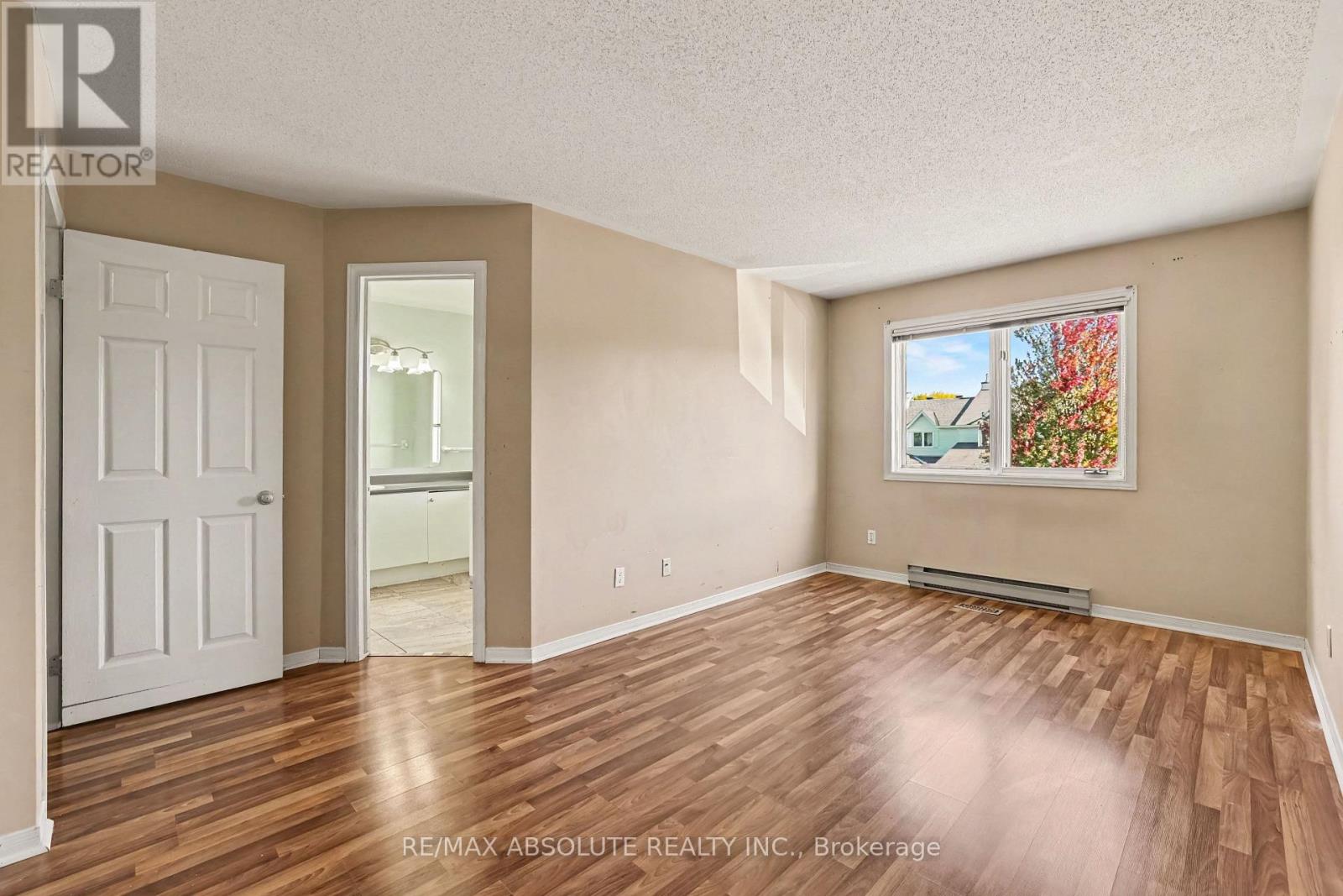 42 ROBLYN WAY - 19