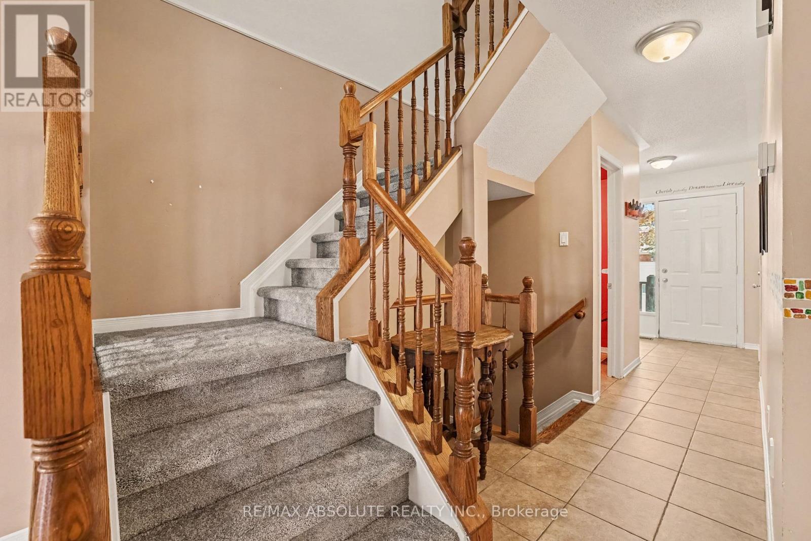 42 ROBLYN WAY - 2