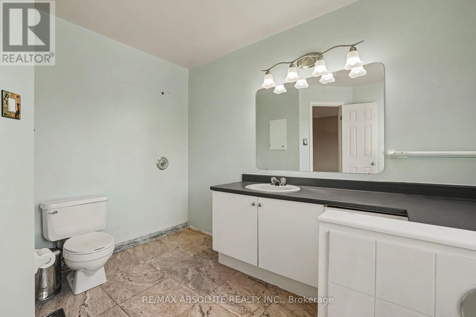 42 ROBLYN WAY - 21