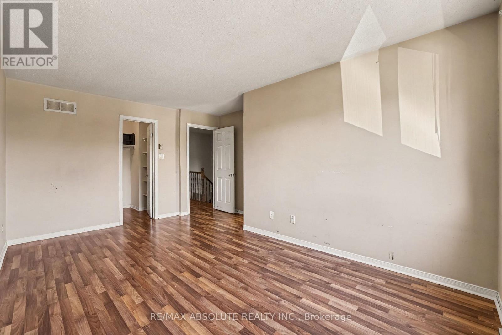 42 ROBLYN WAY - Image 22