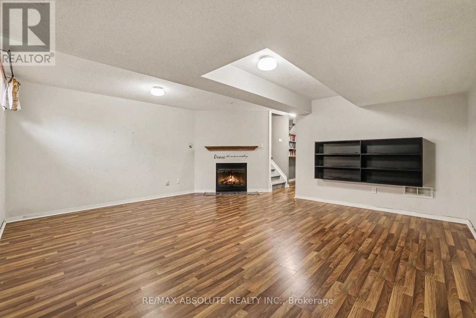 42 ROBLYN WAY - Image 29
