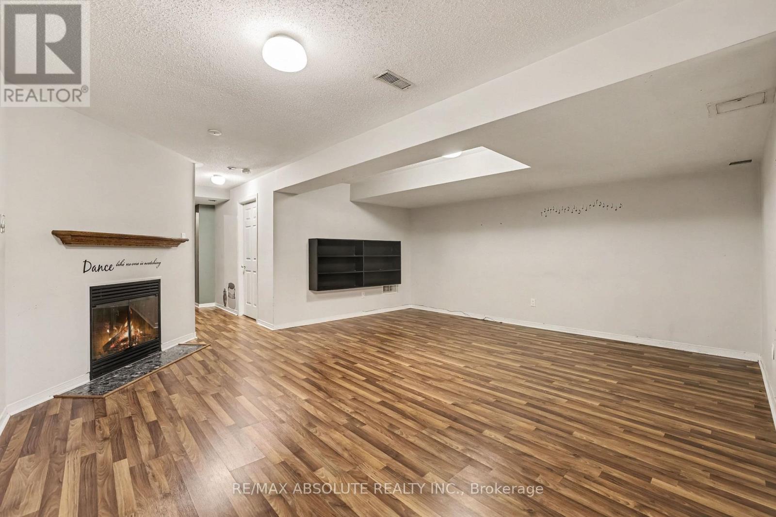42 ROBLYN WAY - Image 30