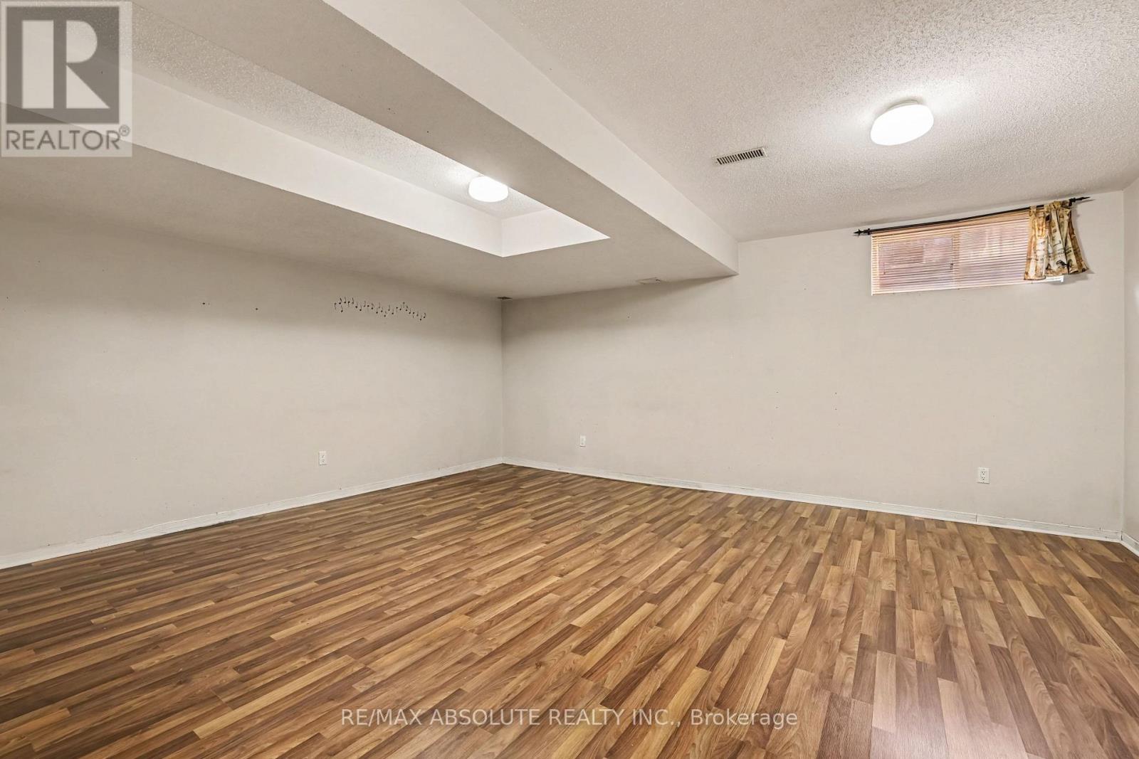 42 ROBLYN WAY - Image 31