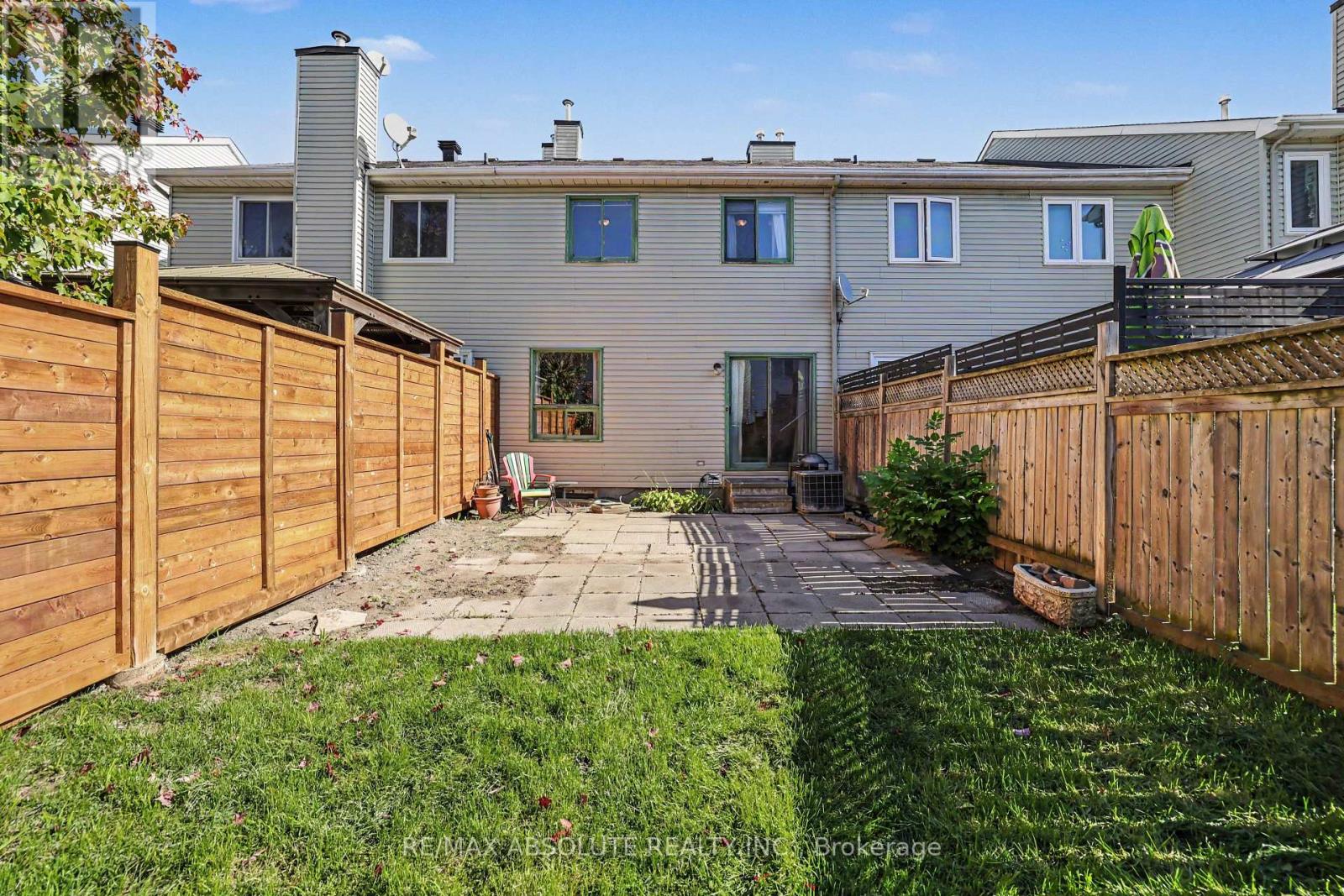 42 ROBLYN WAY - 33