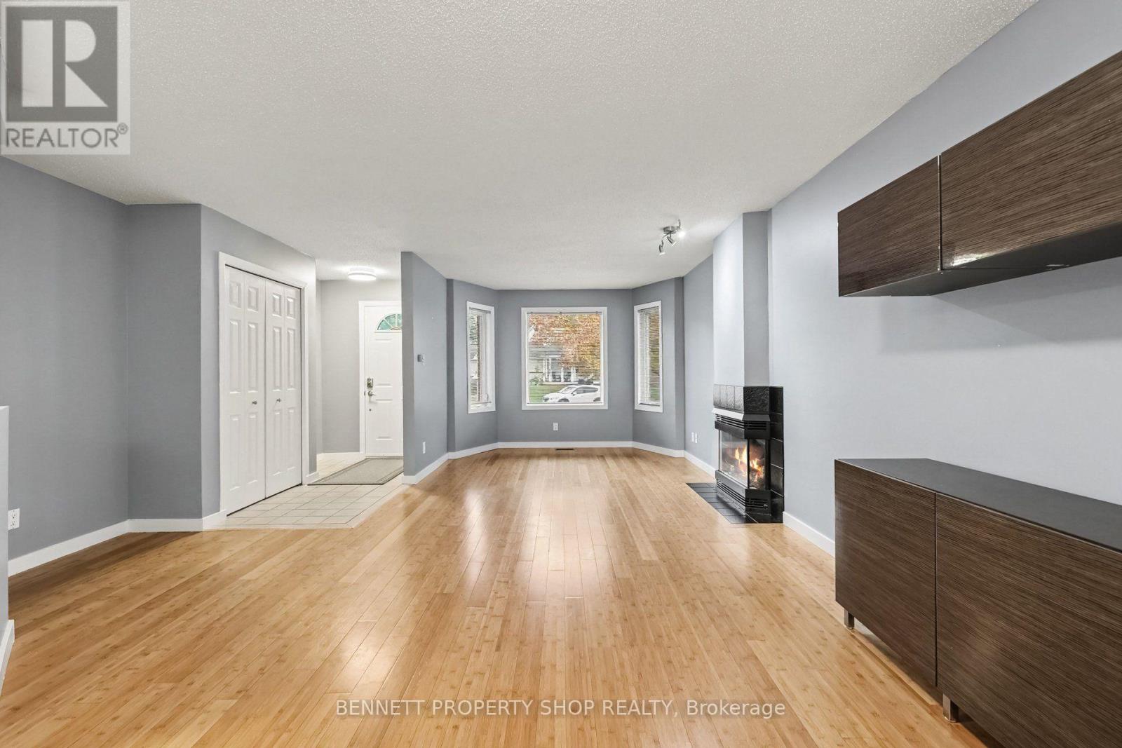 13 CANDOW CRESCENT - 23