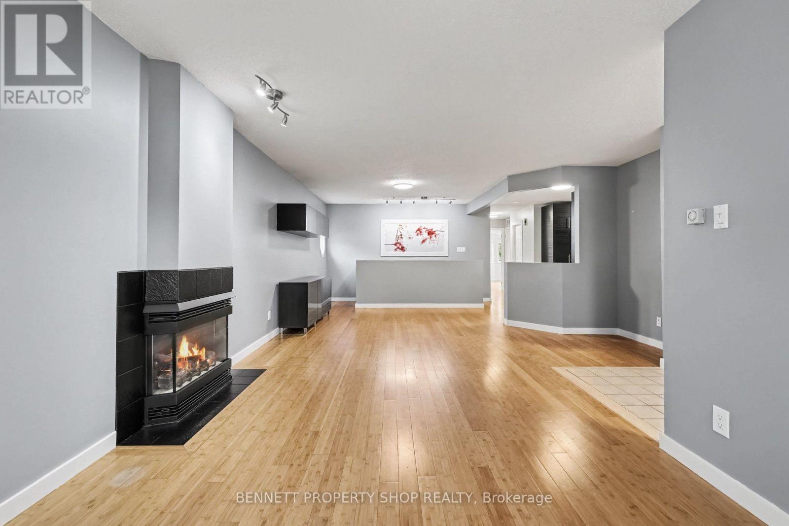 13 CANDOW CRESCENT - 24