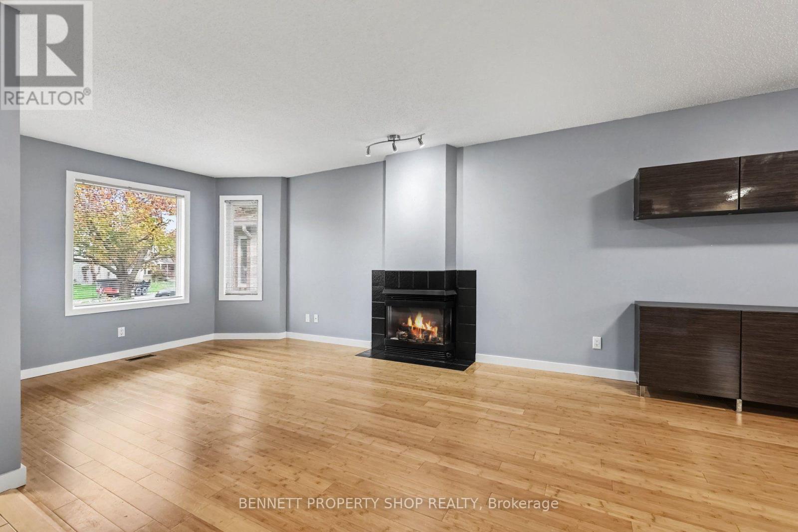 13 CANDOW CRESCENT - 25