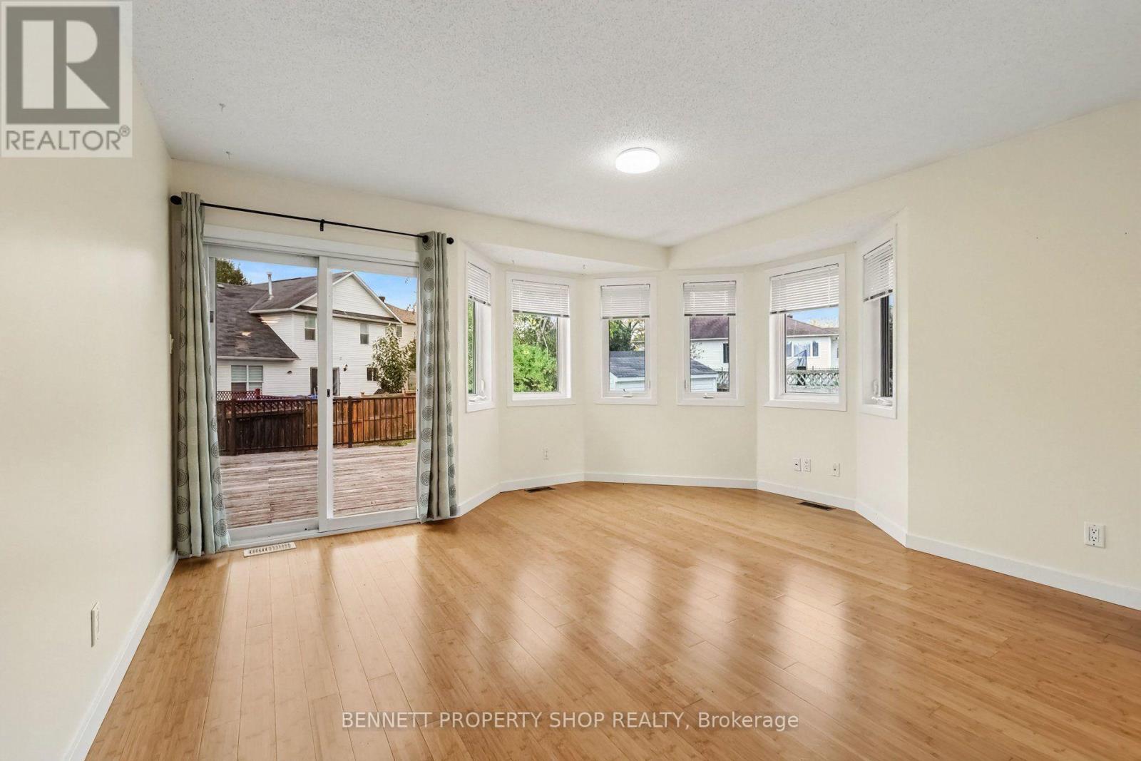 13 CANDOW CRESCENT - 28
