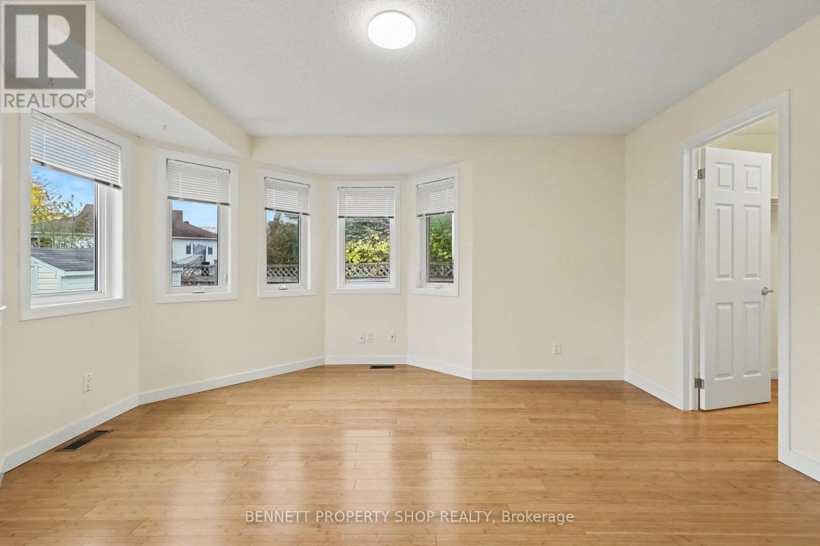 13 CANDOW CRESCENT - 29