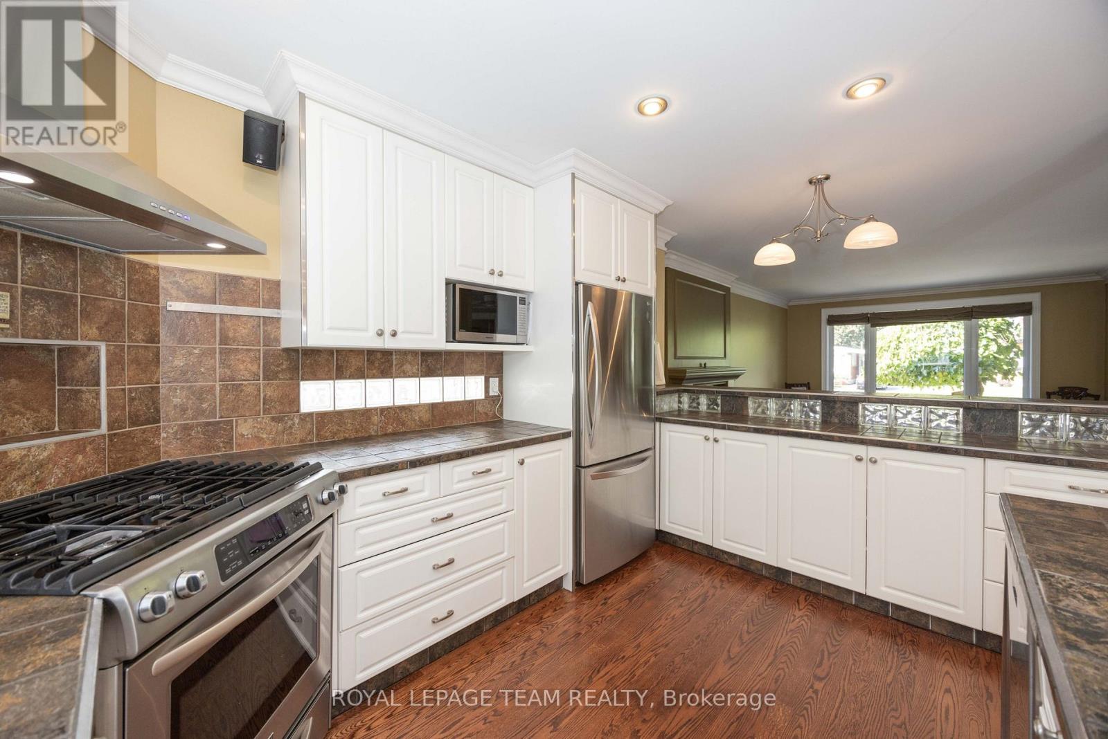 2128 BENJAMIN AVENUE - Image 10