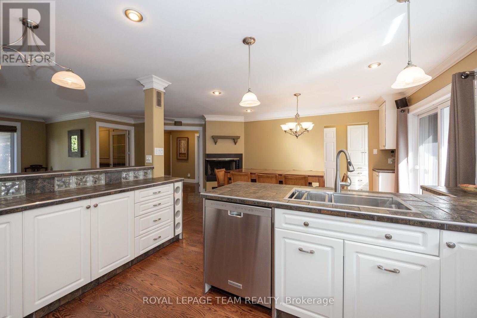 2128 BENJAMIN AVENUE - Image 11