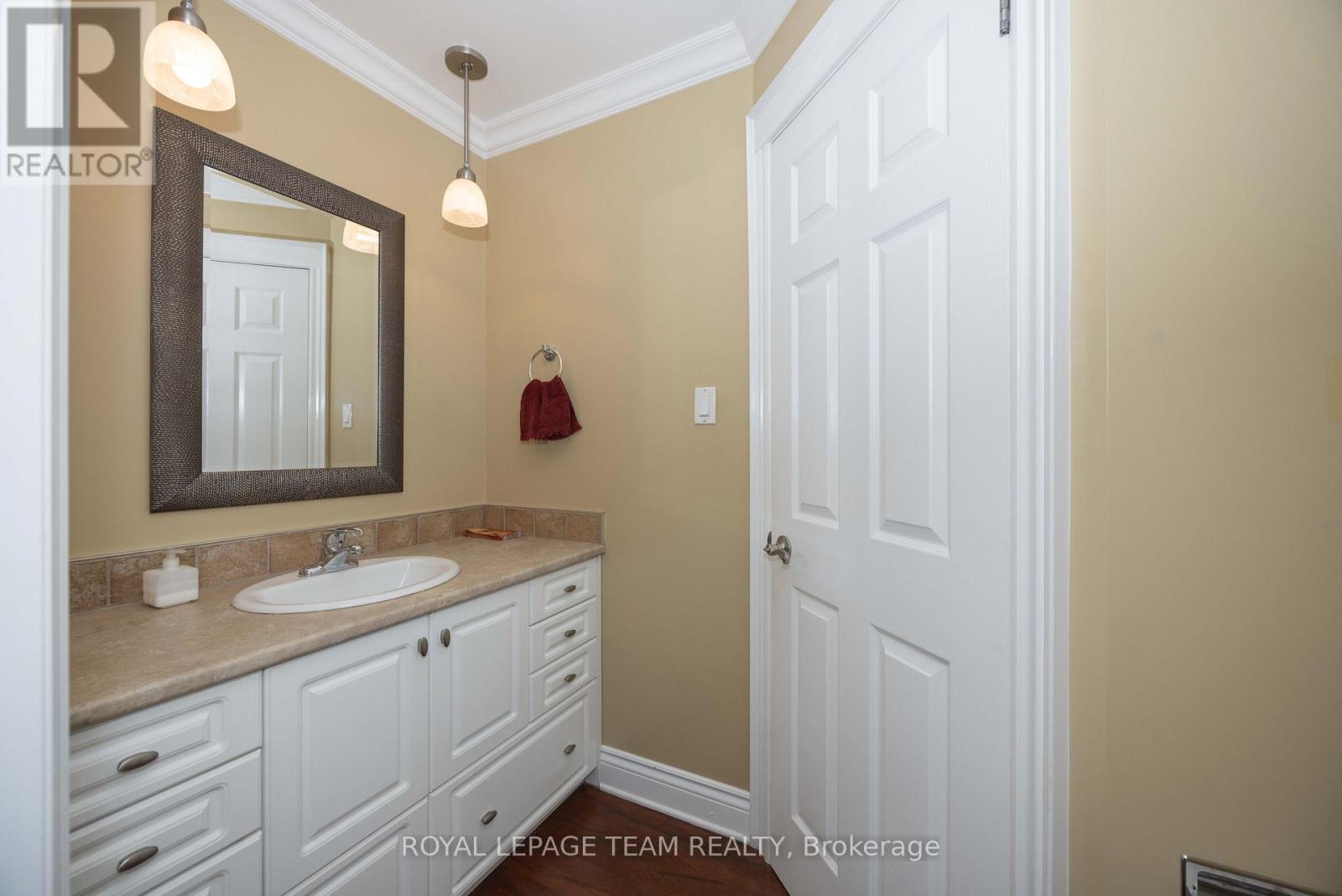 2128 BENJAMIN AVENUE - Image 19