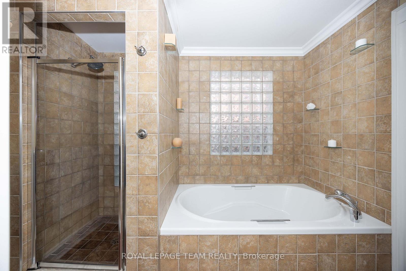 2128 BENJAMIN AVENUE - Image 20