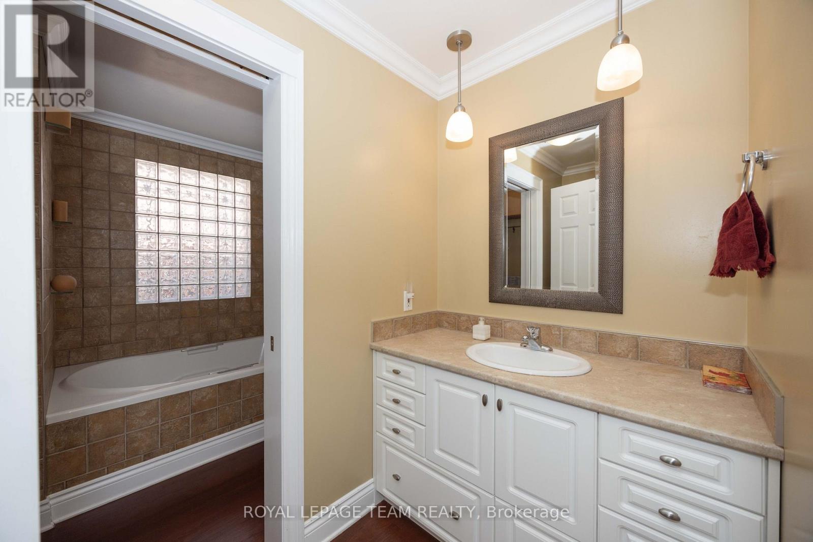 2128 BENJAMIN AVENUE - Image 21