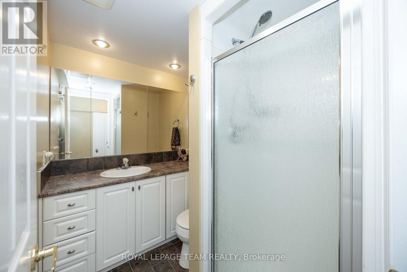 2128 BENJAMIN AVENUE - Image 35