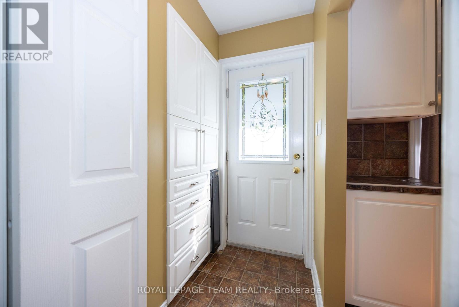 2128 BENJAMIN AVENUE - Image 40