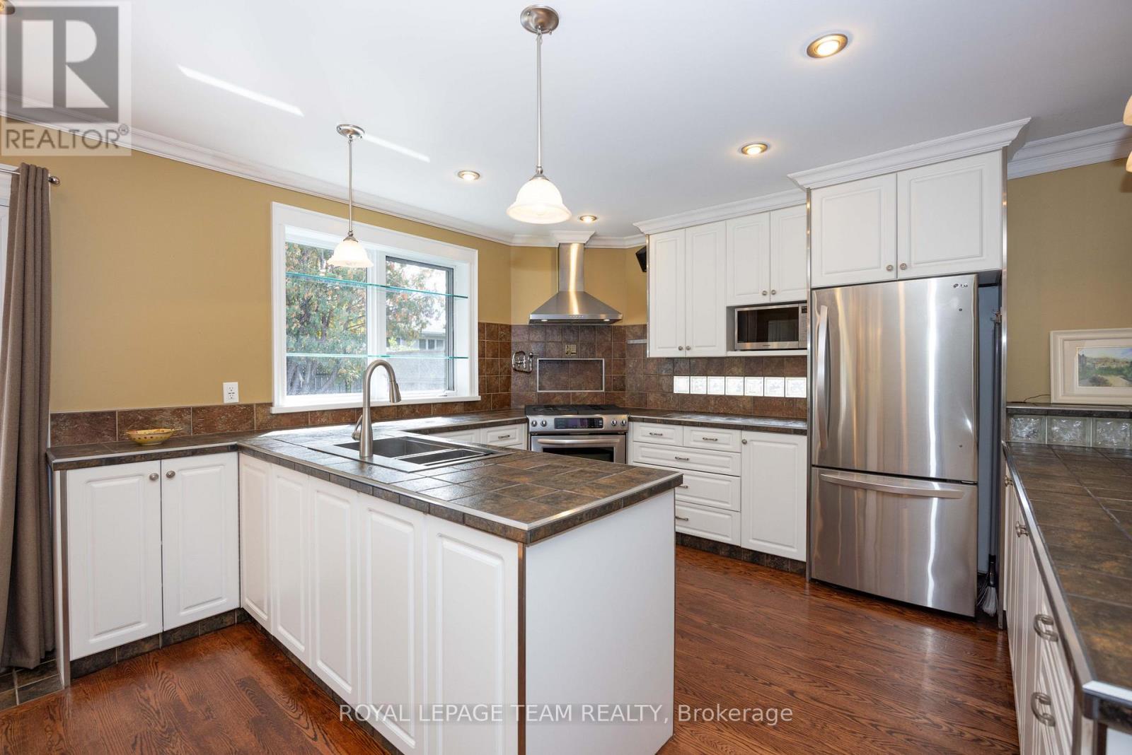 2128 BENJAMIN AVENUE - Image 7