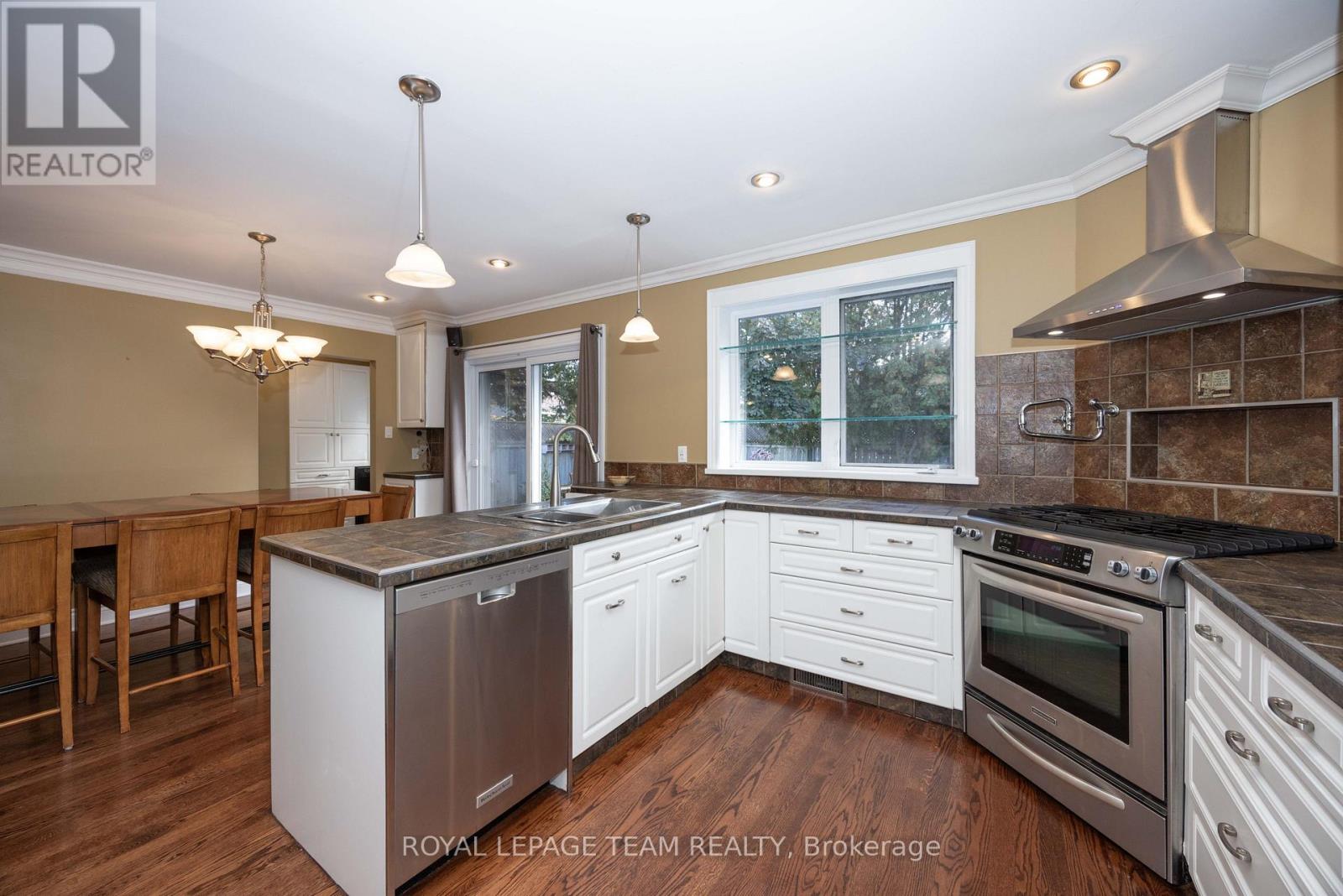 2128 BENJAMIN AVENUE - Image 8