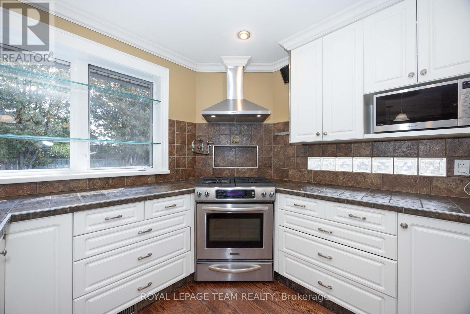 2128 BENJAMIN AVENUE - Image 9