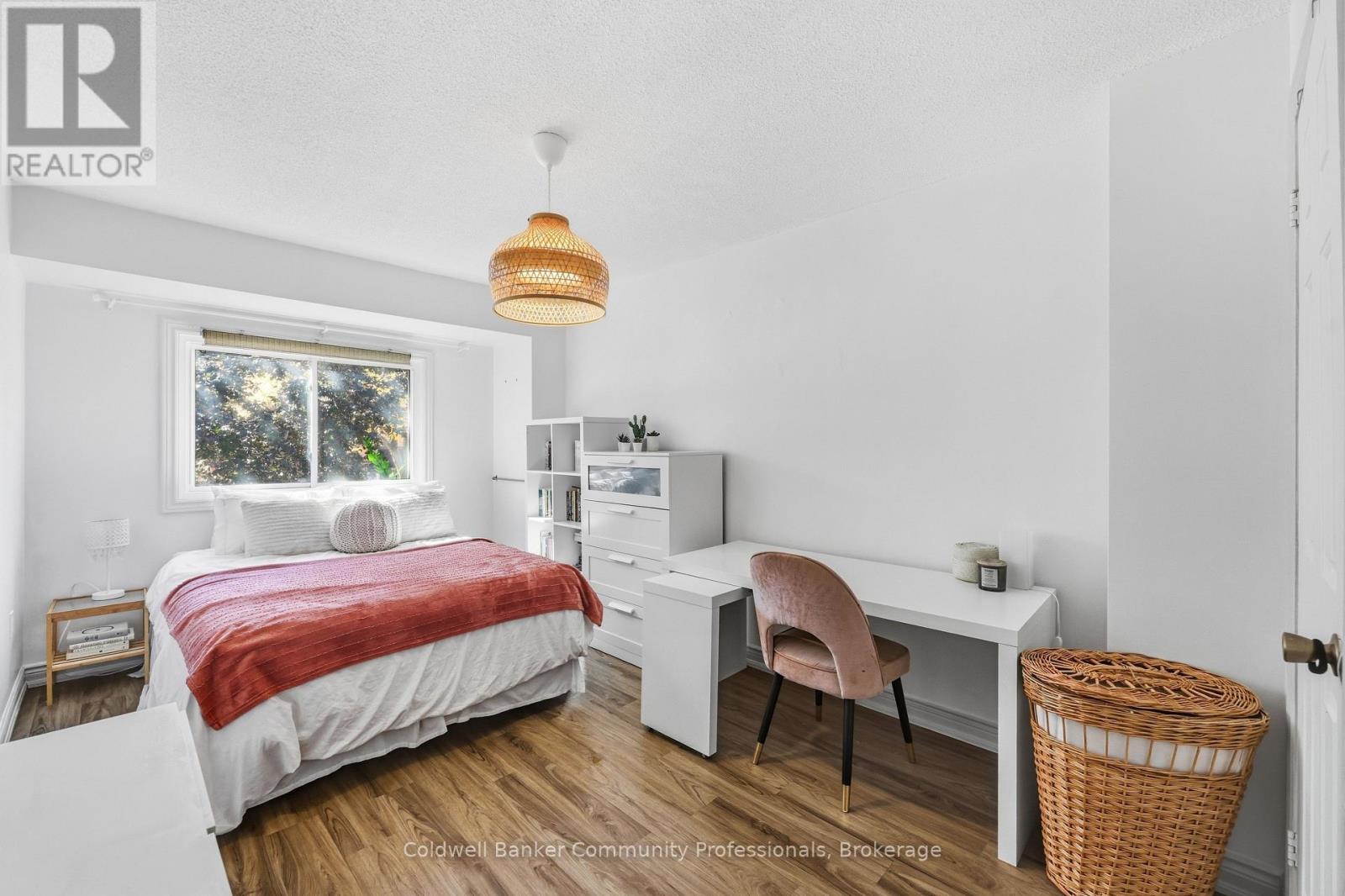 #10 14 BRUCEDALE AVENUE E - 6