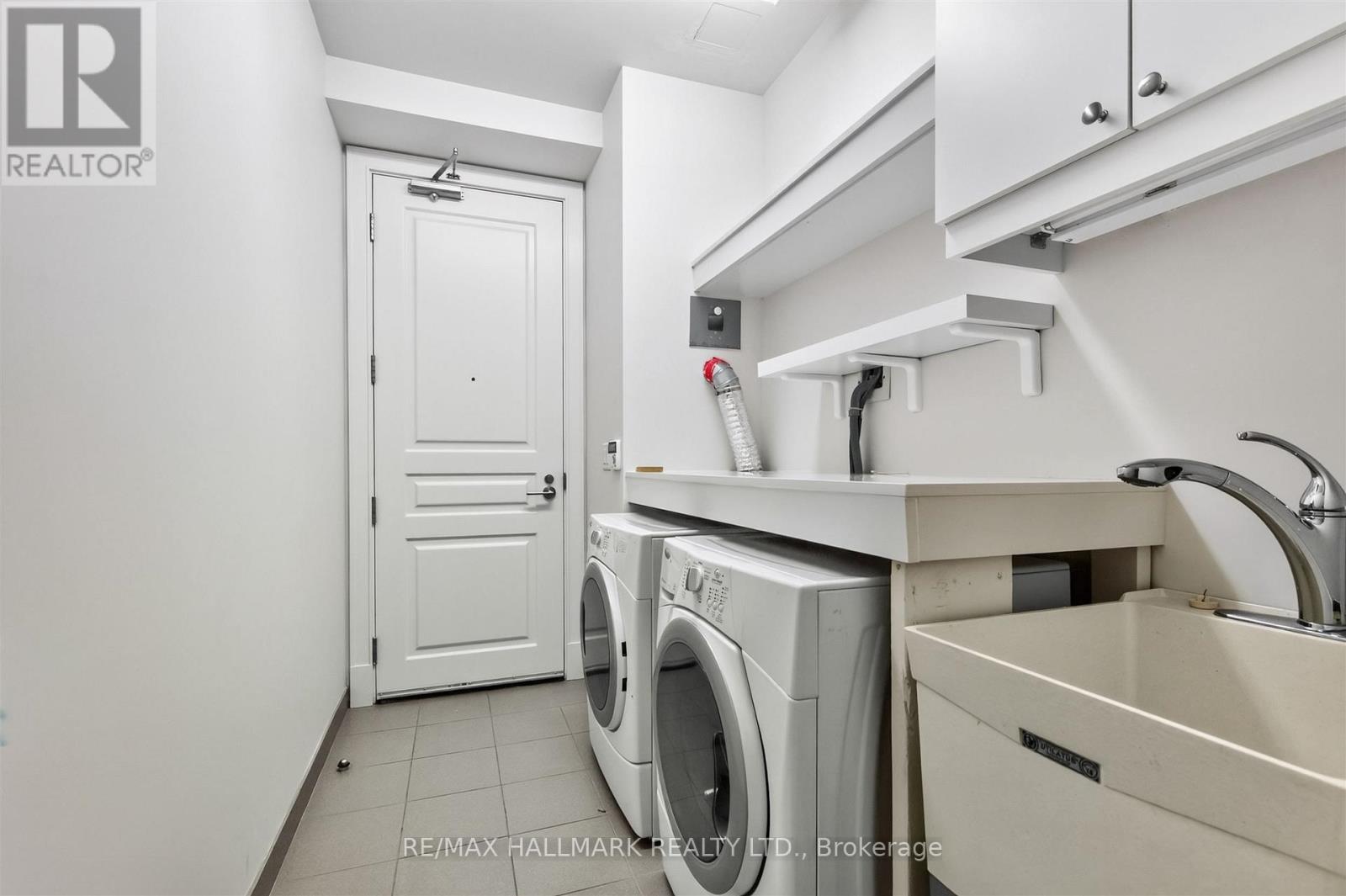 183 Wellington Street West — photo 39