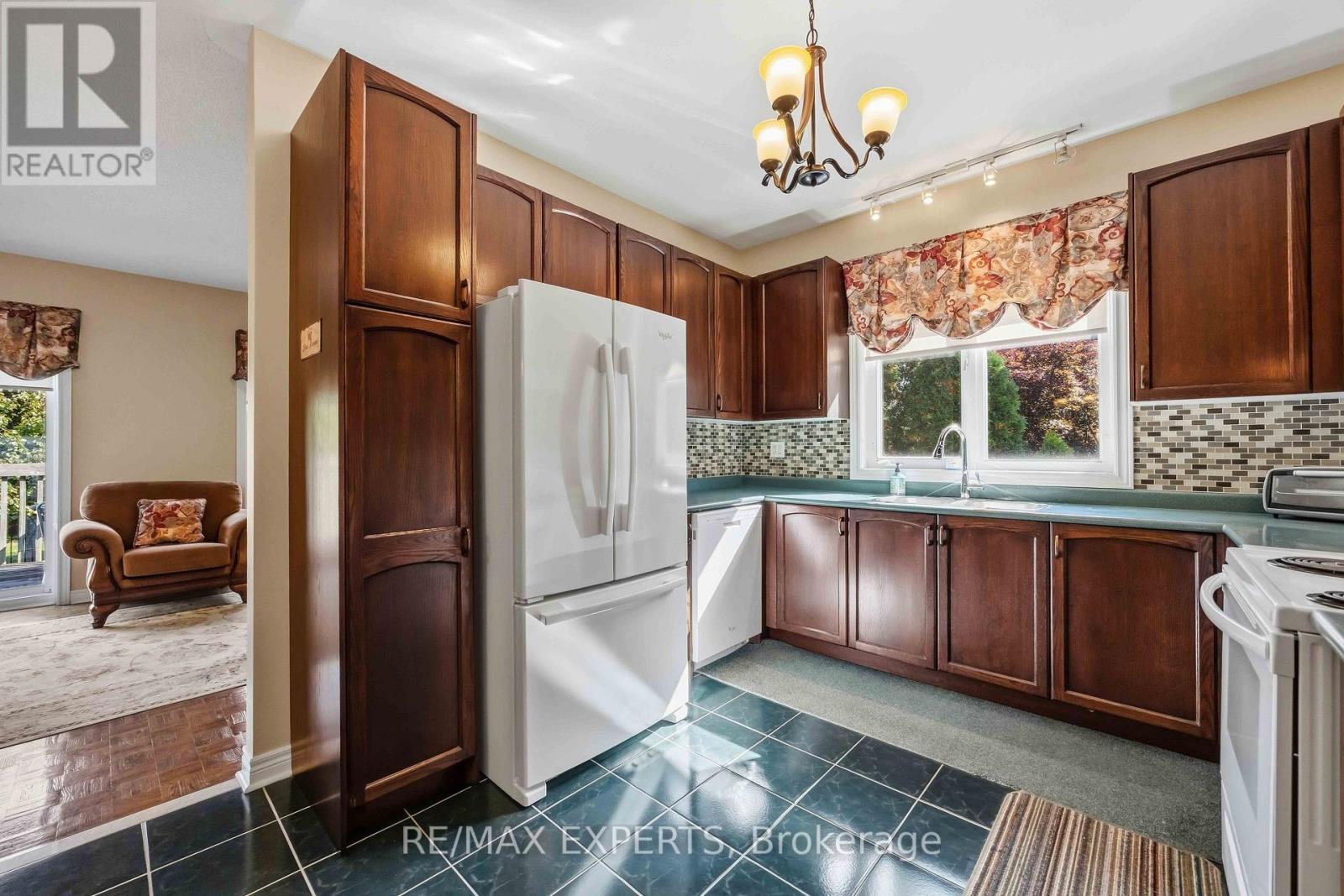 93 Velmar Drive, Vaughan, ON photo 12
